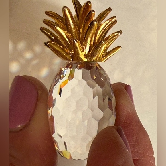 Mini crystal pineapple figurine - 2”H - minor scratches - lovely - brand unknown - Picture 5 of 7